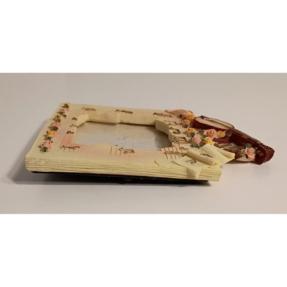VTG 3D‎ Rustic Banjo & Roses Picture Frame Resin Music Notes Shabby Chic Pastel